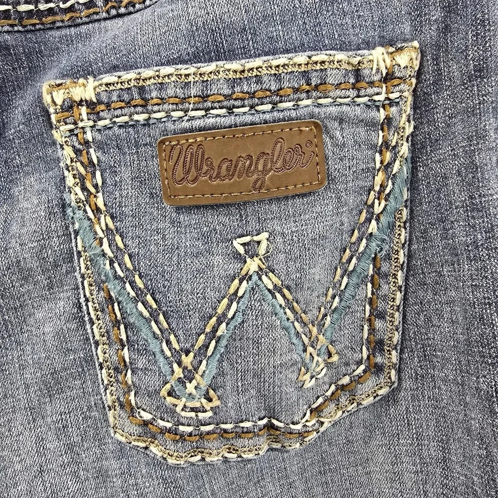 Wrangler Boot Cut Jeans Womens 33x31 Medium Wash Stretch Western Denim